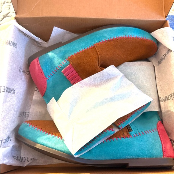 Minnetonka Shoes - Brand New in Box Minnetonka Women’s Size 10 Stranger Things Holly Wheeler Boots